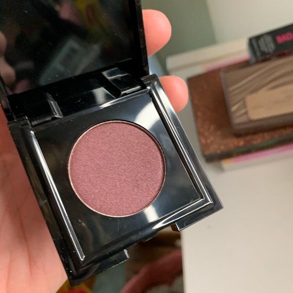 Eyeshadow - Picture 2 of 5